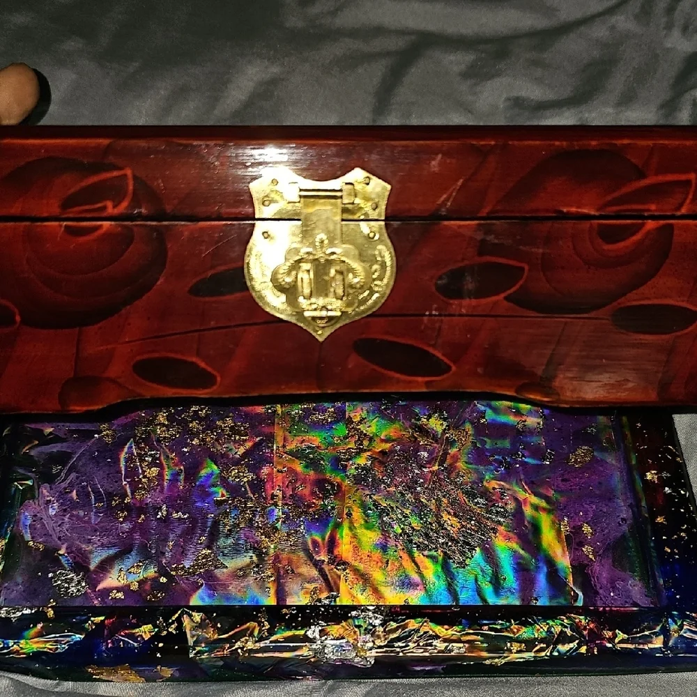 Vintage Wooden Jewelry Box With Inlay Design
